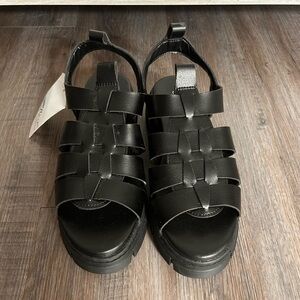 NWT Black Strappy Sandals chunky platform